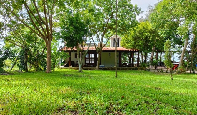 Casa Agua Bacalar / Naajil Ha