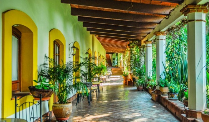 Hotel Hacienda Los Laureles