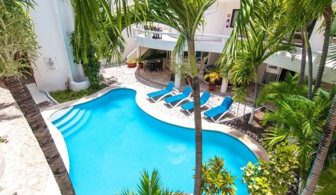 Blue Palms Suites, Pool Onsite, Steps to the Beach & 5th Ave!