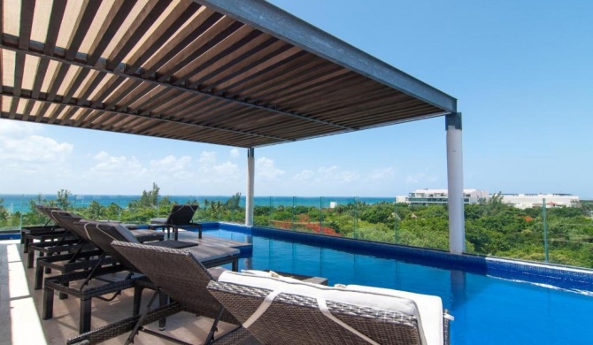 Happy Vibes Getaway with Stellar Oceanview Roof Pool!