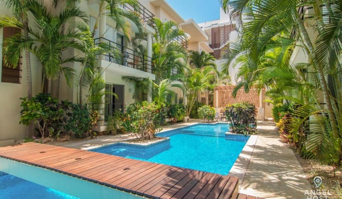 Huge 2BR Condo with Pool Near Famous 5th Ave & Beach