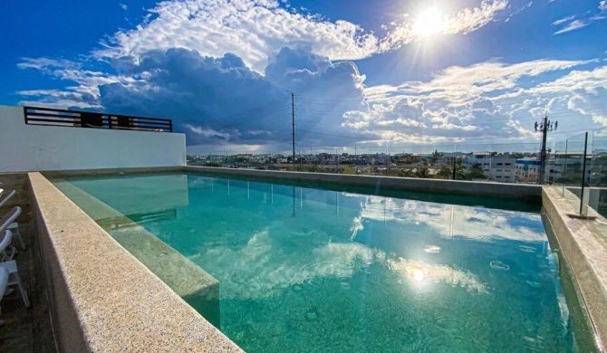 Luxury Condo 10 min walk from the Beach