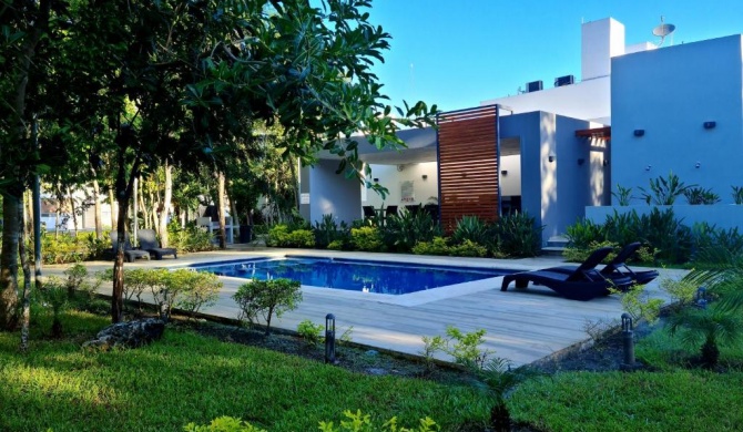 Luxury urban house with private jacuzzi 2BR & sofa bed