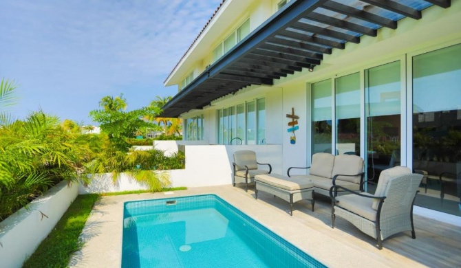 Perfect home for a big family getaway! El Tigre Golf, private pool, close to Beach