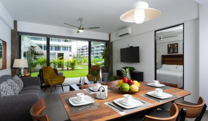 Right in the heart of Nuevo Vallarta! New and modern condo close to beaches, restaurants and more