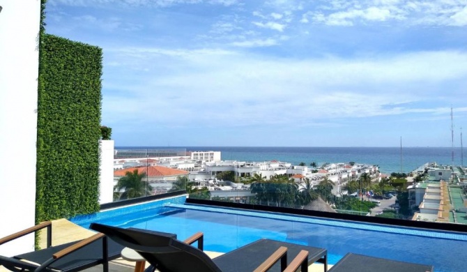 Ocean View from the Rooftop Pool Only one block to the Beach Studio for 2