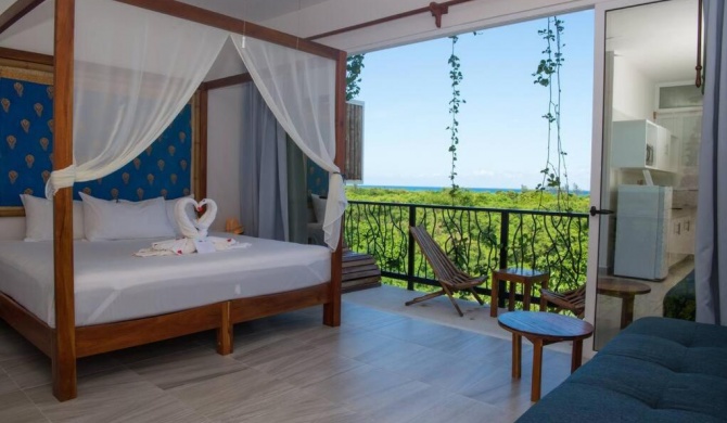 Oceanview Luxury Suite Steps from Quinta Avenida Balcony Infinity pool HMoon