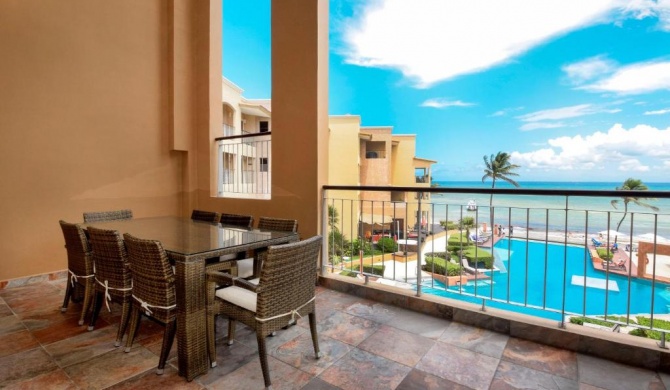 One of our most popular and luxurious El Faro condos Coral 303