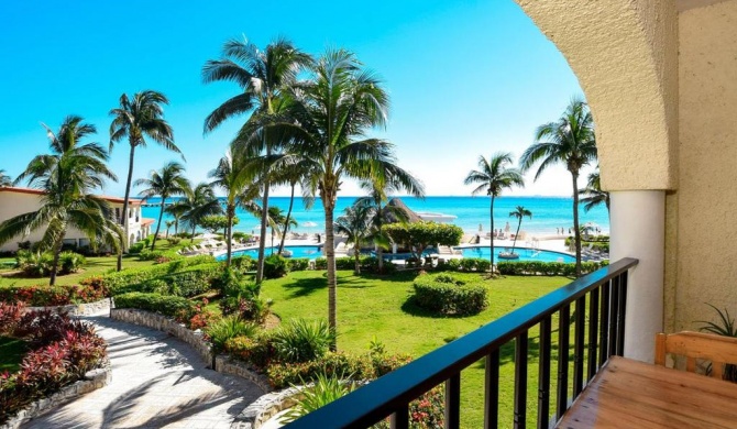 Perfect for Couples Relaxing Xaman Ha Oceanfront 1 Bedroom XH7110