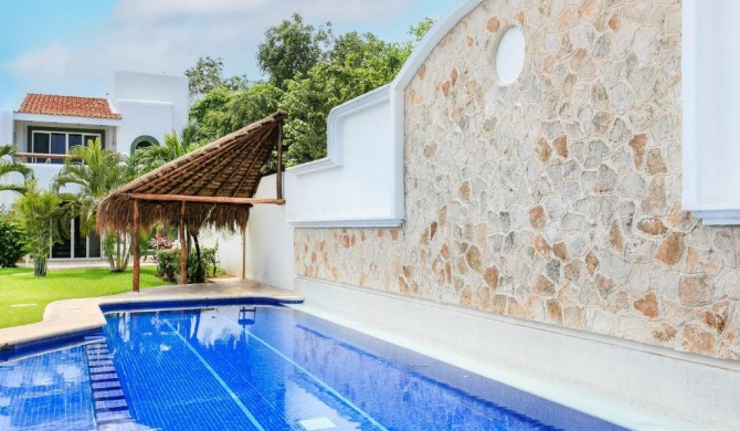 Perfect Villa with Pool Access and Close to the Beach