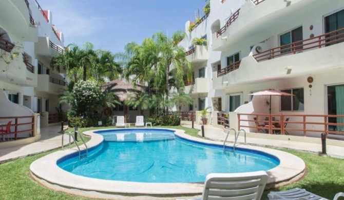 Relax, Renew, Recharge in downtown Playa del Carmen large 2 Bedrooms with pool view