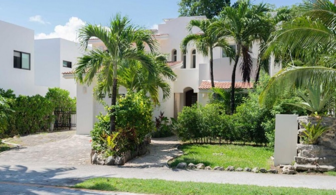 ✺ Luxury 5BR Spanish Style Villa w. Private Pool ✺