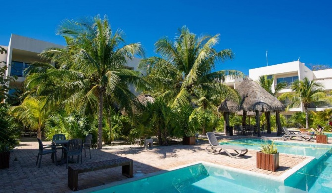 Spacious and private retreat 1 block from the beach in Progreso East