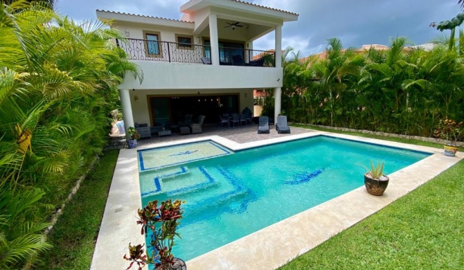 Casa Arnold - Luxurious 4 bedroom villa with pool