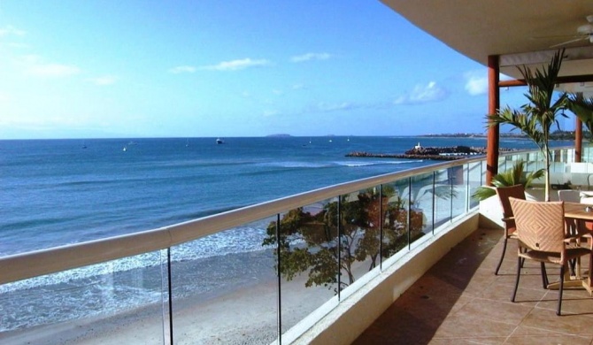 Absolute Beachfront Luxury Condo with great views