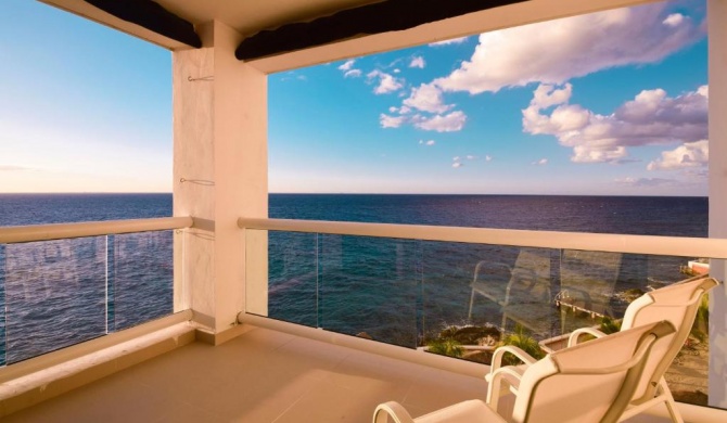 Enjoy Incredible Caribbean Views at the Luxurious Peninsula Grand PG3A