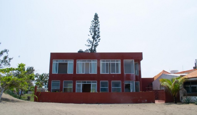 Casa Roja, Tecolutla (frente al mar)