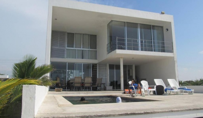 Designer´s House Beach Front Superb Ocean View Hi Speed WiFi