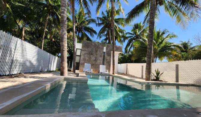 Quiet and peaceful house, all instalations are private, with pool and very close to the beach