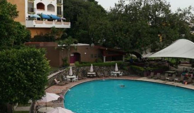 apartamento completo 6 huéspedes incluye acceso al club burgos cuernavaca