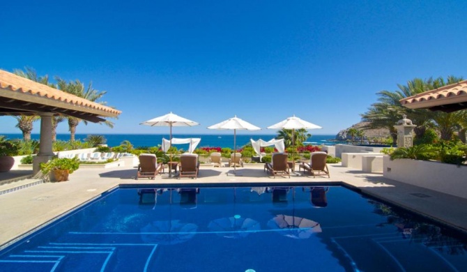 Expansive Villa with Grand Pool Patio, 16-Person Jacuzzi and Perfect for Large Groups