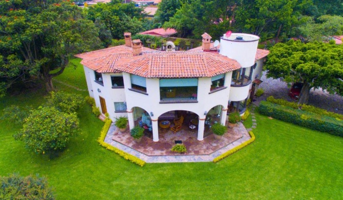 Casa Bugambilia, Un Pequeño Hotel en Tepoztlán