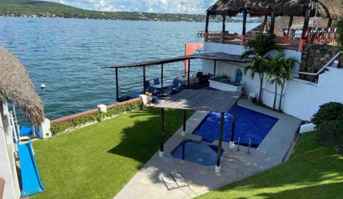 Hermosa Casa Privada con acceso al lago y todo...