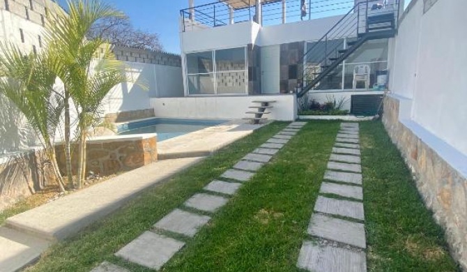 Hermosa casa con alberca y vista al lago