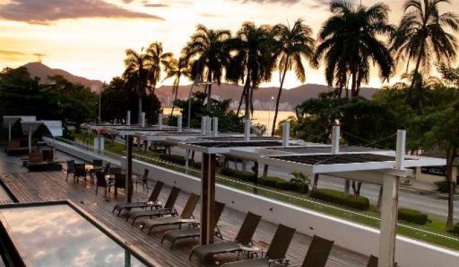 Ramada by Wyndham Acapulco Hotel & Suites