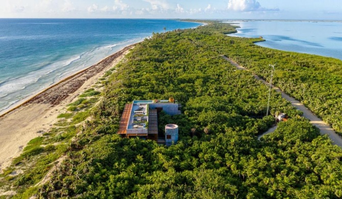 Beachfront Villa in the middle of jungle!