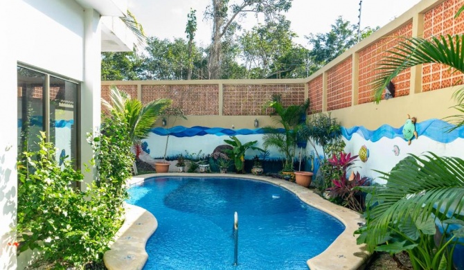 Casa El Faro is a Spacious 4 Bedroom House with a pool