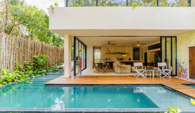 Gorgeous Flowy Space with Wrap-around Private Pool