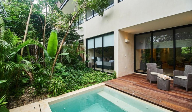 Jungle luxury Tulum Condo: private pool & jacuzzi