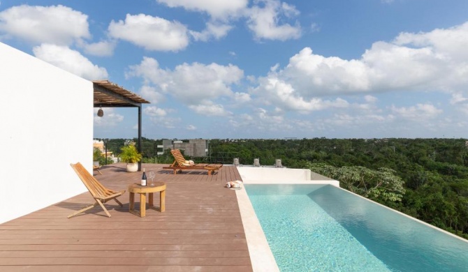 Modern 4BR Apartment in La Veleta with Rooftop Pool, Amazing Amenities & Incredible Jungle View