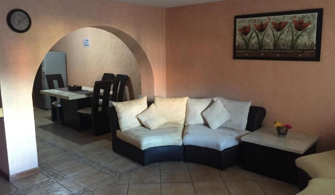 4 recamaras, zona sur, wifi, jardin, cochera