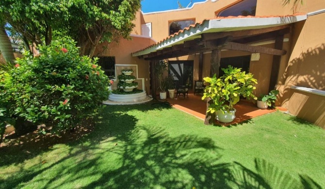 AMAZING VILLA WITH PRIVATE SWIMMINGPOOL, 5 BEDROOMS, 5 BATHROOMS