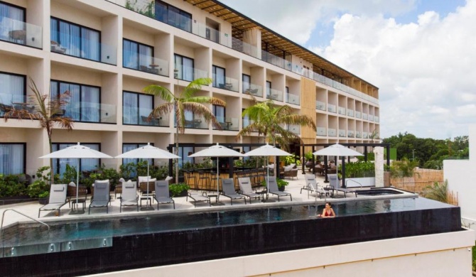 Hive Cancun by G Hotels