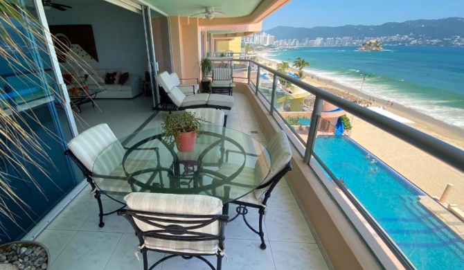 Comfortable Beachfront apartment in Acapulco