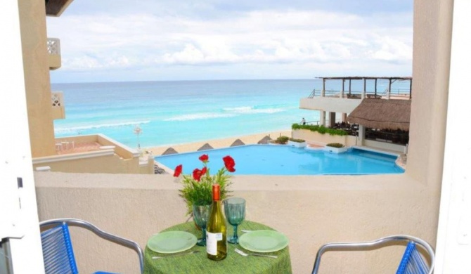 Ocean Front Suite, balcony, kitchen.