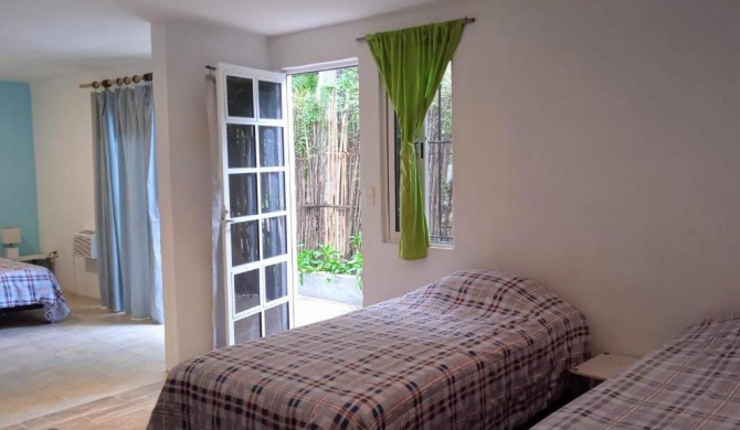 Room in Guest room - Triple Room, private bathroom, A a, Wi-fi 50 Mbps in the center of Cancun