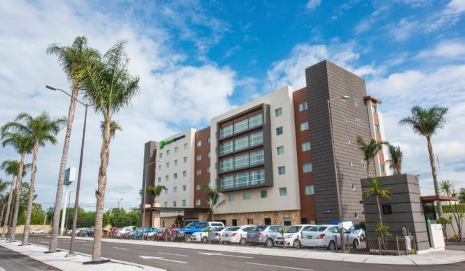 Holiday Inn Express and Suites Celaya, an IHG Hotel