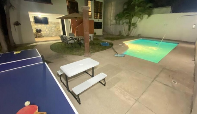 Residencia grande con alberca buena zona