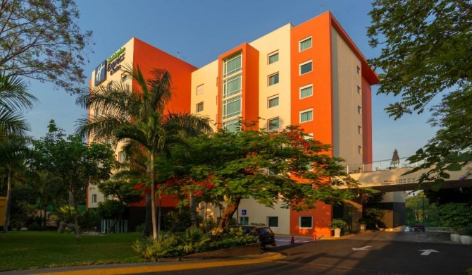 Holiday Inn Express & Suites Cuernavaca, an IHG Hotel