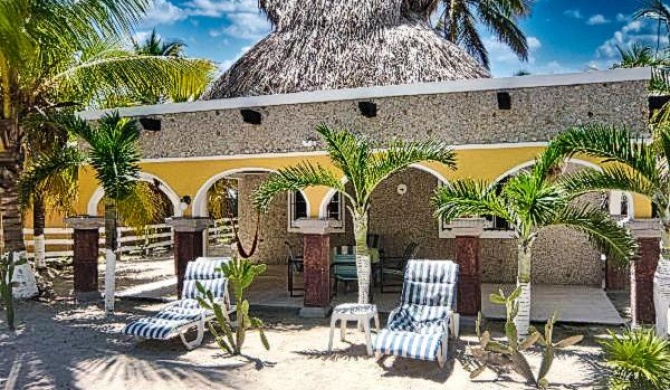 Hacienda Antigua Villa, 50m from sandy Beach