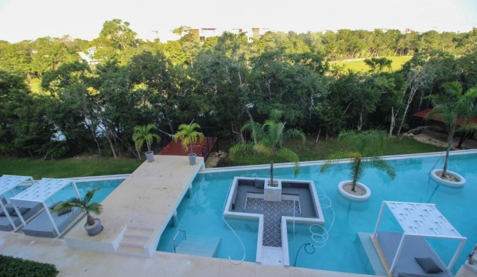 Pleasant Condo With Balcony and Superb Pool & Facilities Magical Location