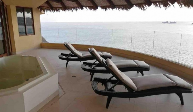 Oceanfront luxury condo with jacuzzi - 10th floor