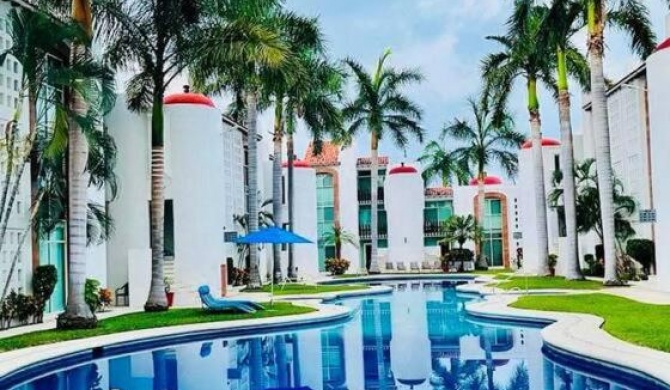 Lovely 3 bedroom condo with pool