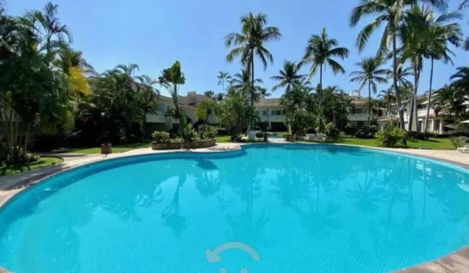 Beautiful Apartment on the Beach with pool