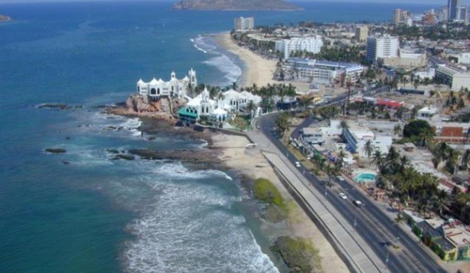 CONFORTABLE DEPARTAMENTO CERCA DEL MAR EN MAZATLAN