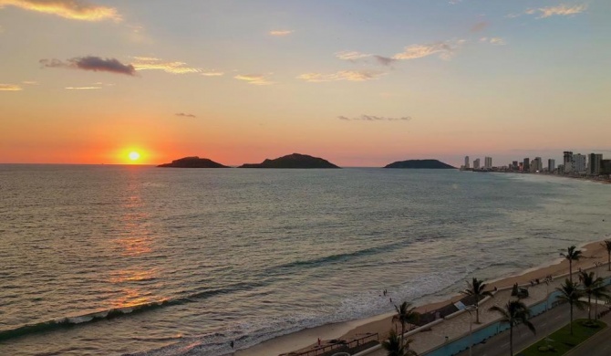 Departamento en el Malecon de Mazatlan Sunset View 504